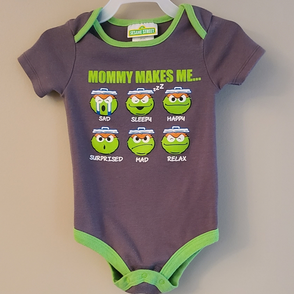 Sesame Street Oscar the Grouch grey short sleeved onesie/bodysuit